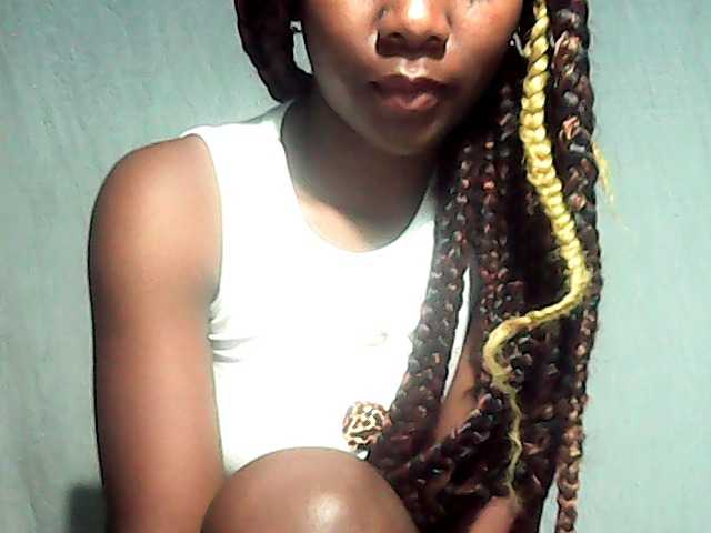 LandiQueen12 live cam on BongaCams