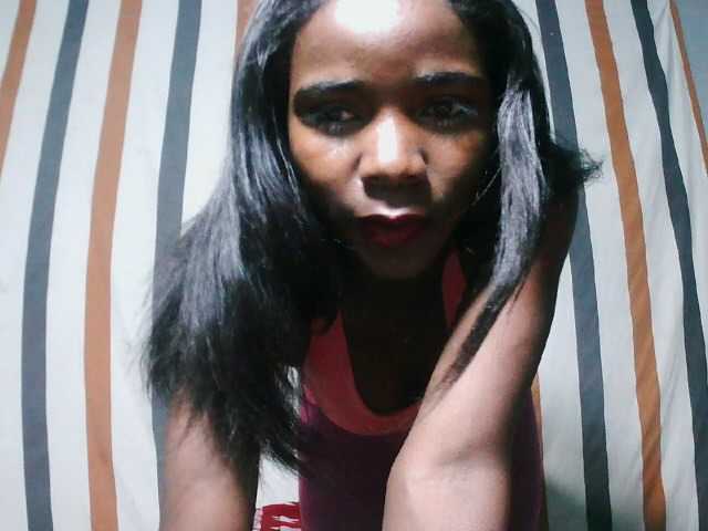 LandiQueen12 live cam on BongaCams