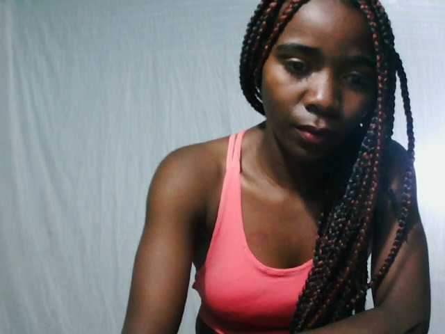 LandiQueen12 live cam on BongaCams