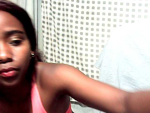 LandiQueen12 live cam on BongaCams