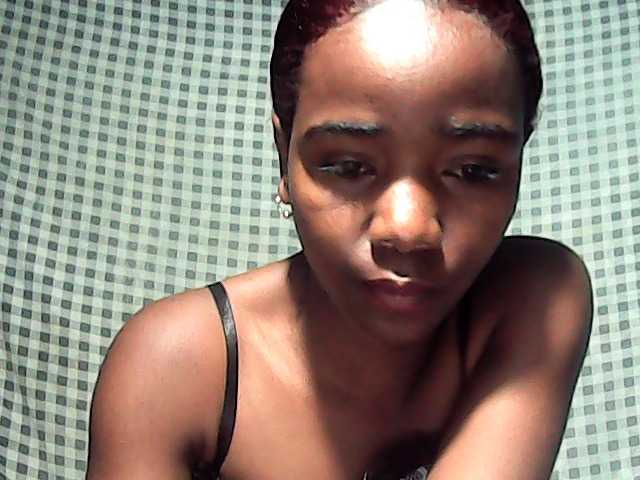 LandiQueen12 live cam on BongaCams