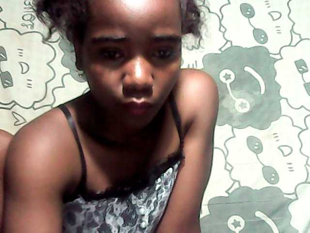 LandiQueen12 live cam on BongaCams