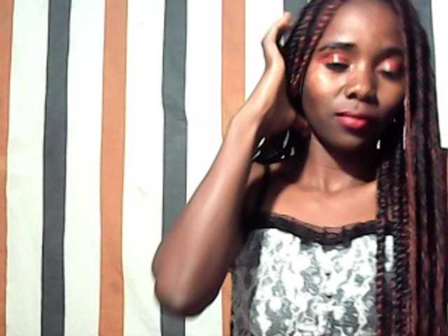 LandiQueen12 live cam on BongaCams