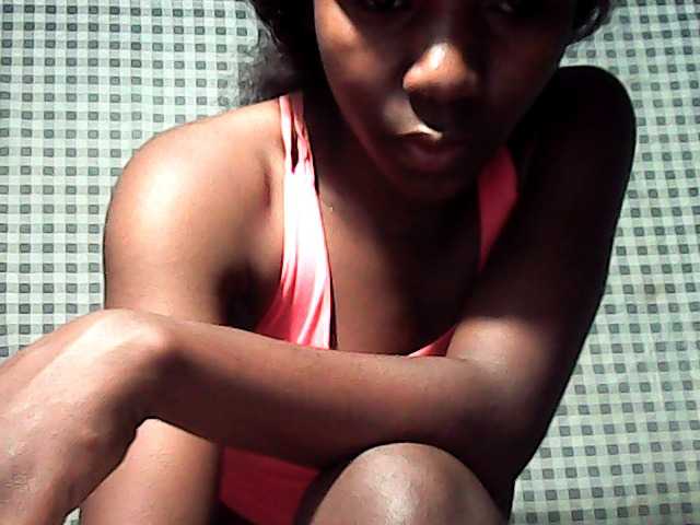 LandiQueen12 live cam on BongaCams