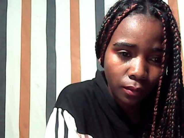 LandiQueen12 live cam on BongaCams