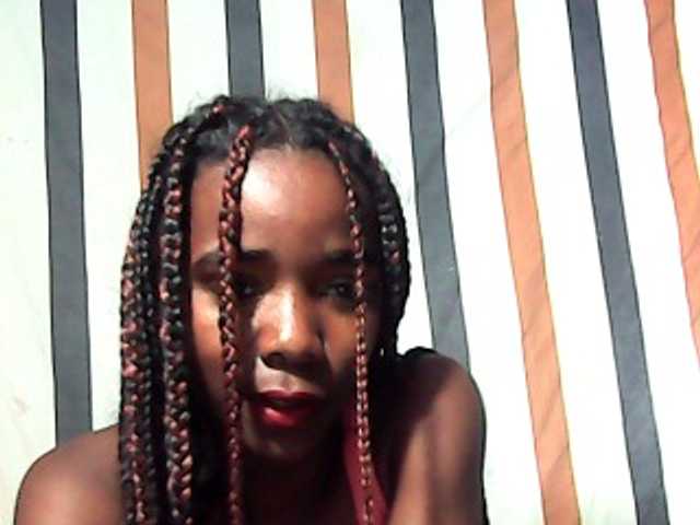 LandiQueen12 live cam on BongaCams