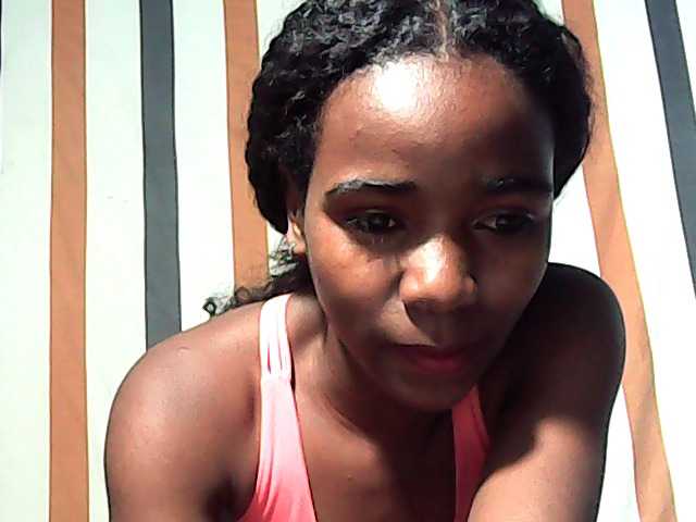 LandiQueen12 live cam on BongaCams