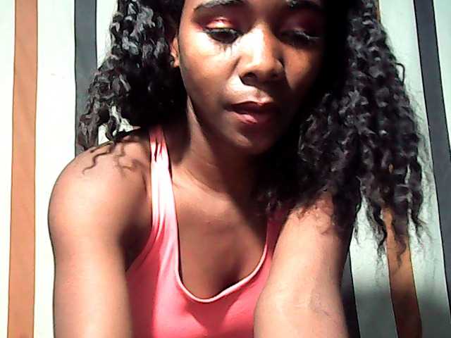 LandiQueen12 live cam preview
