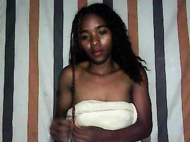 LandiQueen12 live cam preview