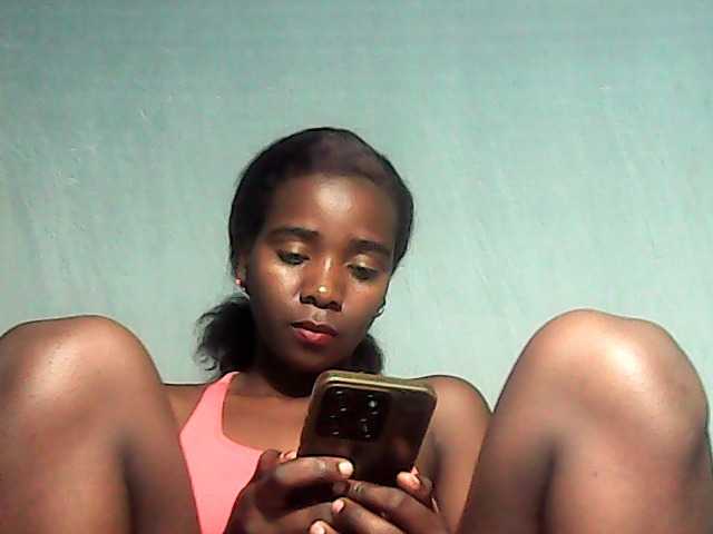 LandiQueen12 live cam on BongaCams