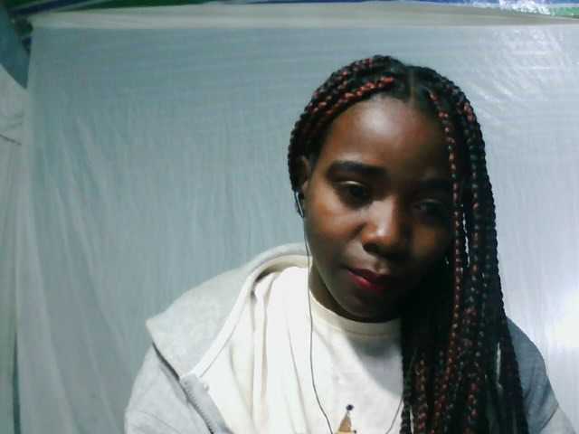 LandiQueen12 live cam on BongaCams