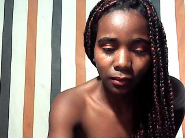 LandiQueen12 live cam on BongaCams