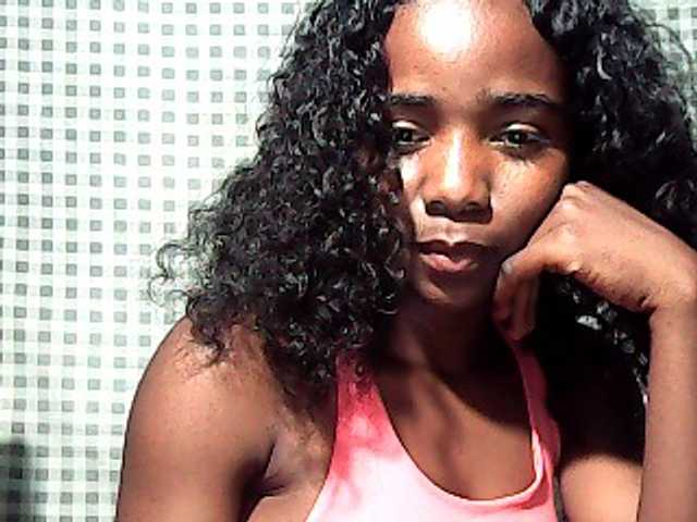 Landiqueen12 on Bongacams