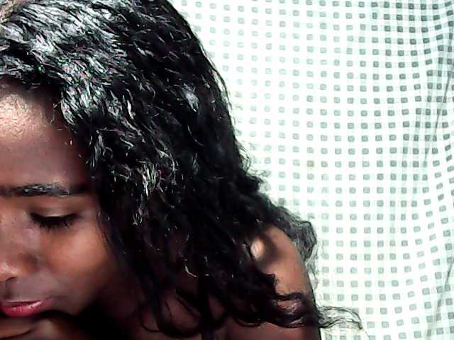 LandiQueen12 live cam on BongaCams