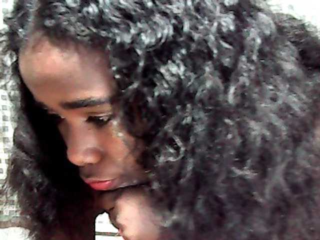LandiQueen12 live cam on BongaCams