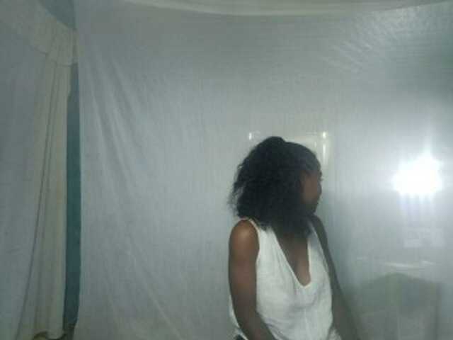 LandiQueen12 live cam on BongaCams