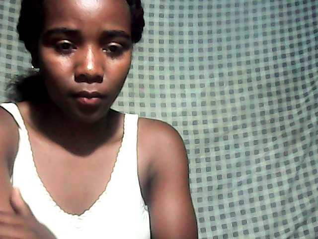 LandiQueen12 live cam on BongaCams