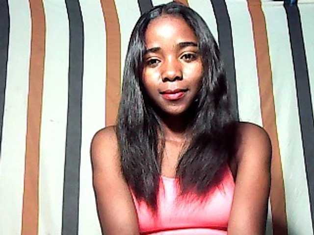 LandiQueen12 live cam on BongaCams