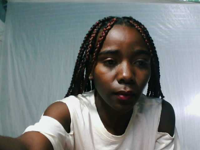 LandiQueen12 live cam on BongaCams