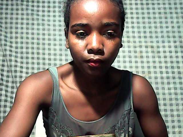 LandiQueen12 live cam on BongaCams