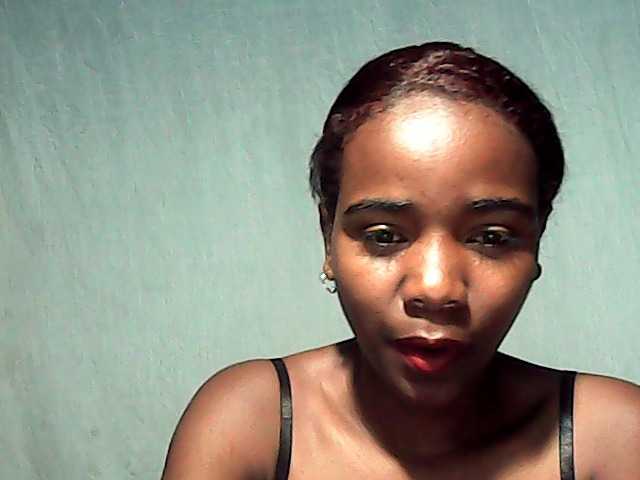 LandiQueen12 live cam on BongaCams