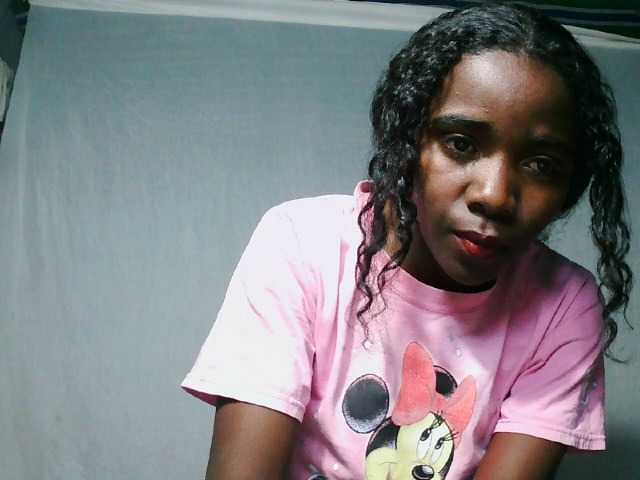 LandiQueen12 live cam on BongaCams