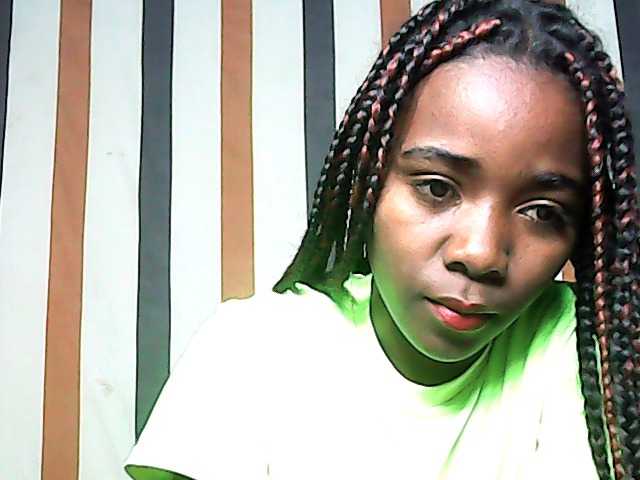 LandiQueen12 live cam on BongaCams
