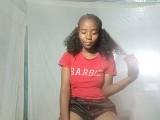 LandiQueen12 live cam on BongaCams