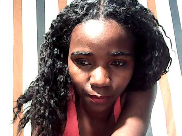 LandiQueen12 live cam preview