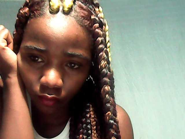 LandiQueen12 live cam on BongaCams