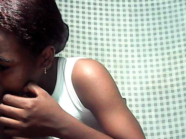 LandiQueen12 live cam on BongaCams