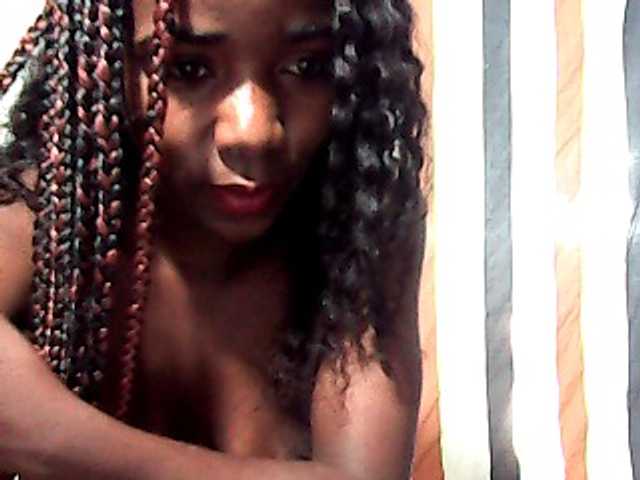 LandiQueen12 live cam preview