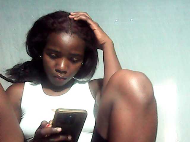 LandiQueen12 live cam on BongaCams