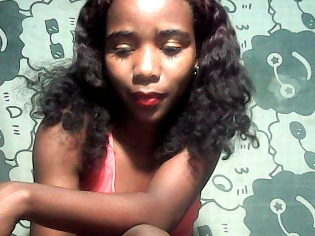 LandiQueen12 live cam on BongaCams
