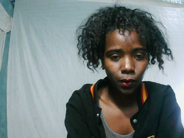 LandiQueen12 live cam on BongaCams