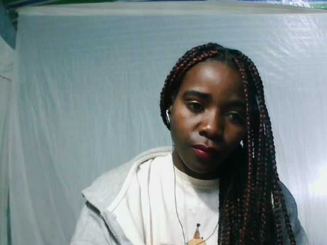 LandiQueen12 live cam on BongaCams