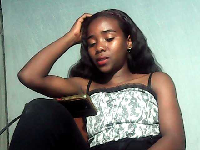 LandiQueen12 live cam on BongaCams