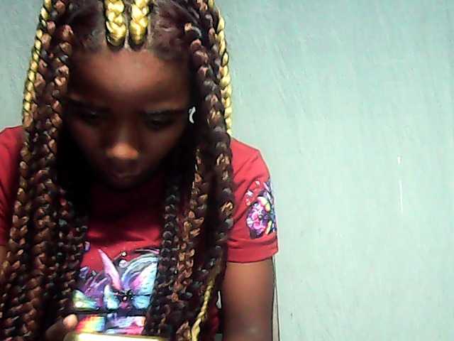 LandiQueen12 live cam on BongaCams