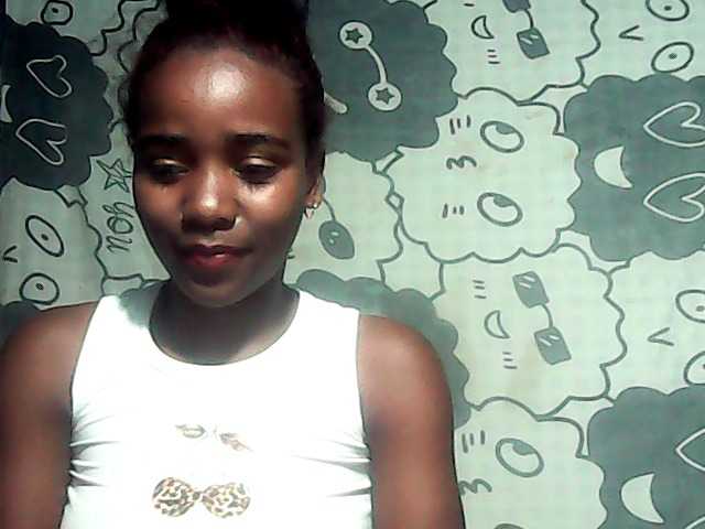 LandiQueen12 live cam on BongaCams
