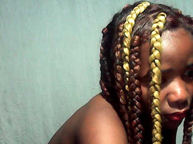 LandiQueen12 live cam on BongaCams