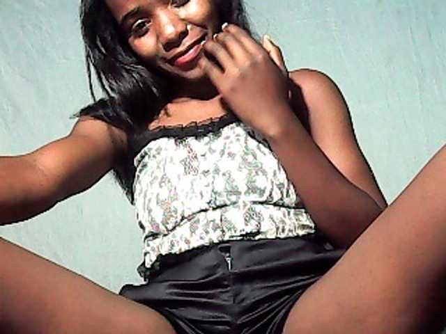 LandiQueen12 live cam on BongaCams
