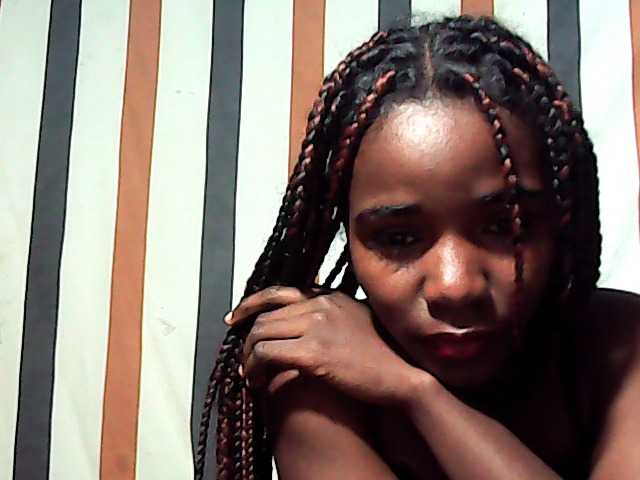 LandiQueen12 live cam on BongaCams