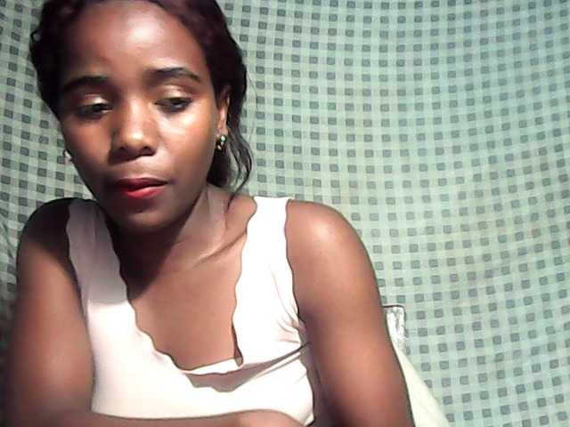 LandiQueen12 live cam on BongaCams
