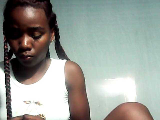 LandiQueen12 live cam on BongaCams