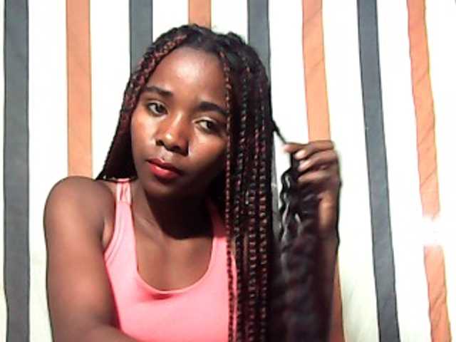 LandiQueen12 live cam on BongaCams