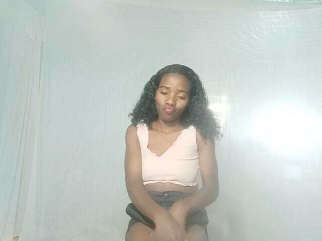 LandiQueen12 live cam on BongaCams