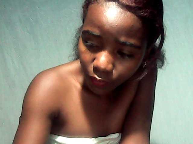 LandiQueen12 live cam on BongaCams