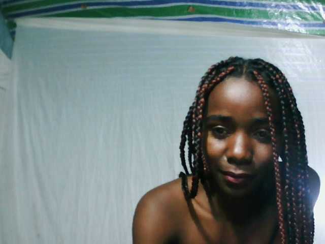 LandiQueen12 live cam on BongaCams