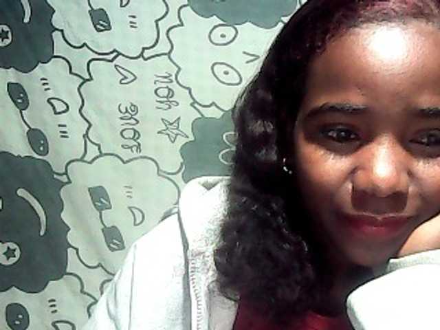 LandiQueen12 live cam on BongaCams