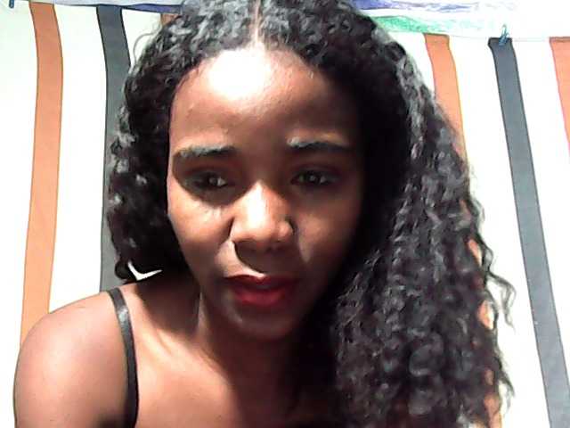 LandiQueen12 live cam preview